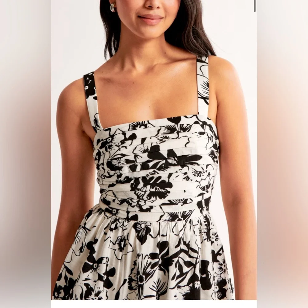Abercrombie Emerson tiered size M Black and White Floral Maxi Dress viscose new